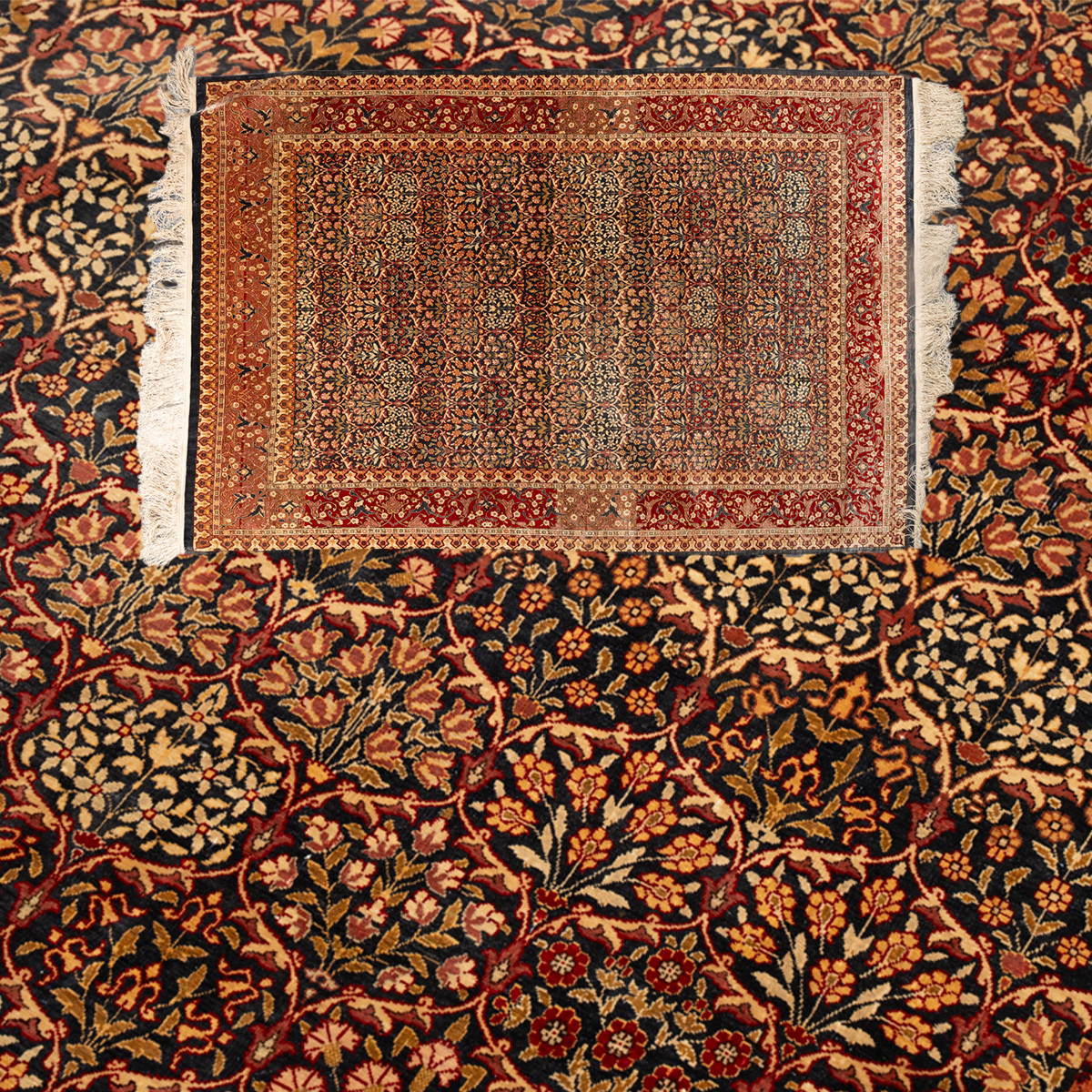 K-32 ペルシャ絨毯／Persian rug（120x200cm)アンティーク／ラグ／カーペット／イラン産／手織り／段通／茶道具