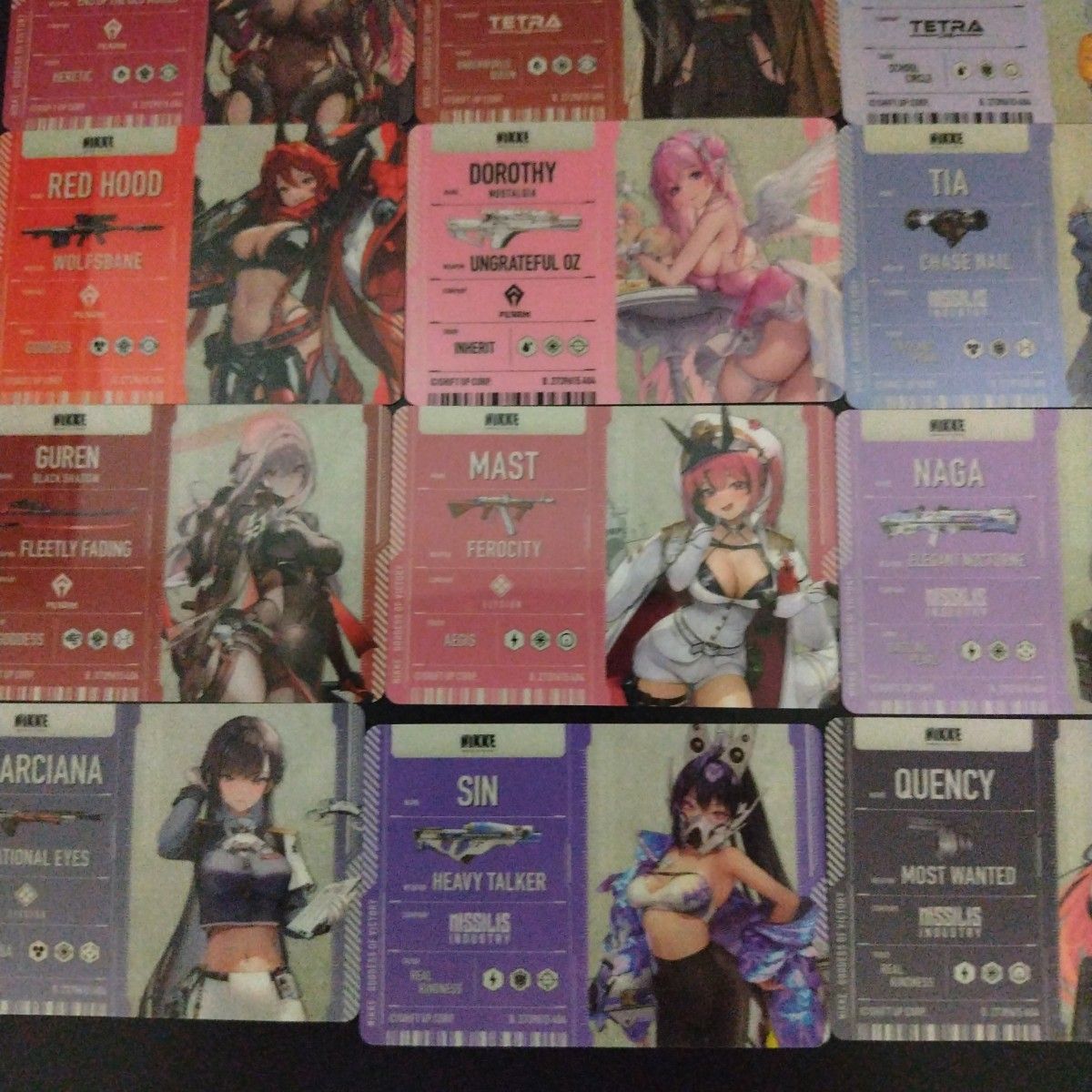 勝利の女神 NIKKE メタリックパスコレクション 24種 カード 勝利の女神 NIKKE メタリックパスコレクション 24種 カード