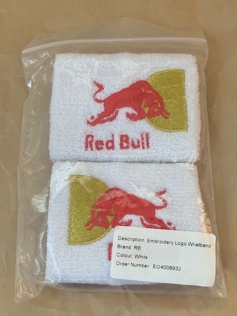 レッドブル アスリート 支給品 リストバンド RED BULL ゴールド刺繍_画像1