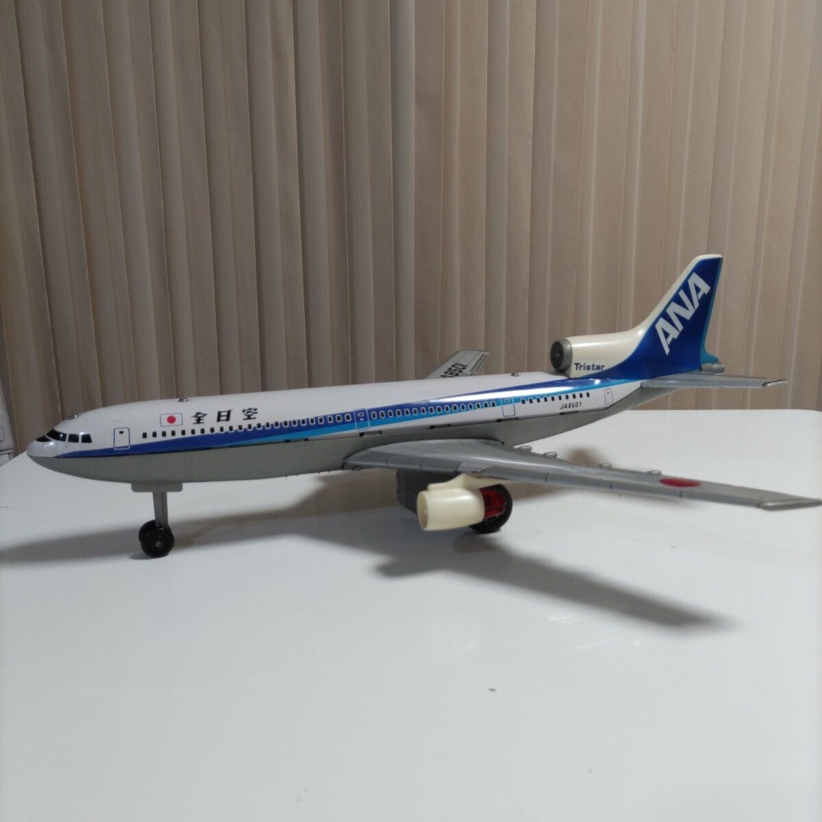 Yahoo!オークション - 全日空 ANA ブリキ飛行機 Tristarトライ Yahoo!オークション - 全日空 ANA ブリキ飛行機 Tristarトライ