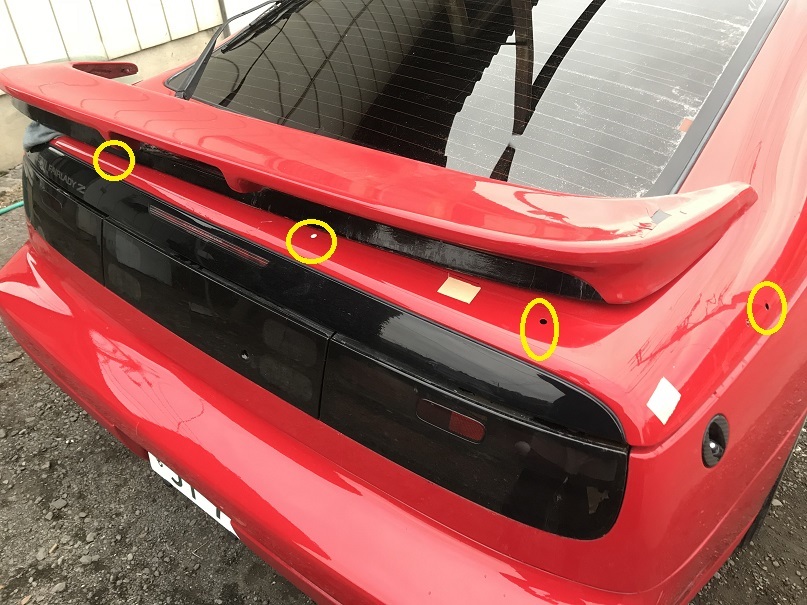 Z32 フェアレディＺ　リア　トランク　スポイラー　ウイング 　未塗装　_ビス装着する場合の位置（参考）