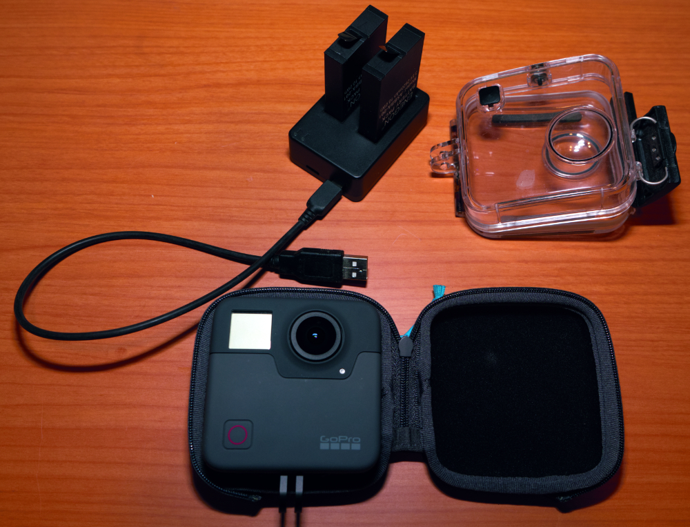 GoPro Fusion 予備バッテリー2個 充電器 水中ハウジング GoPro Fusion 予備バッテリー2個 充電器 水中ハウジング