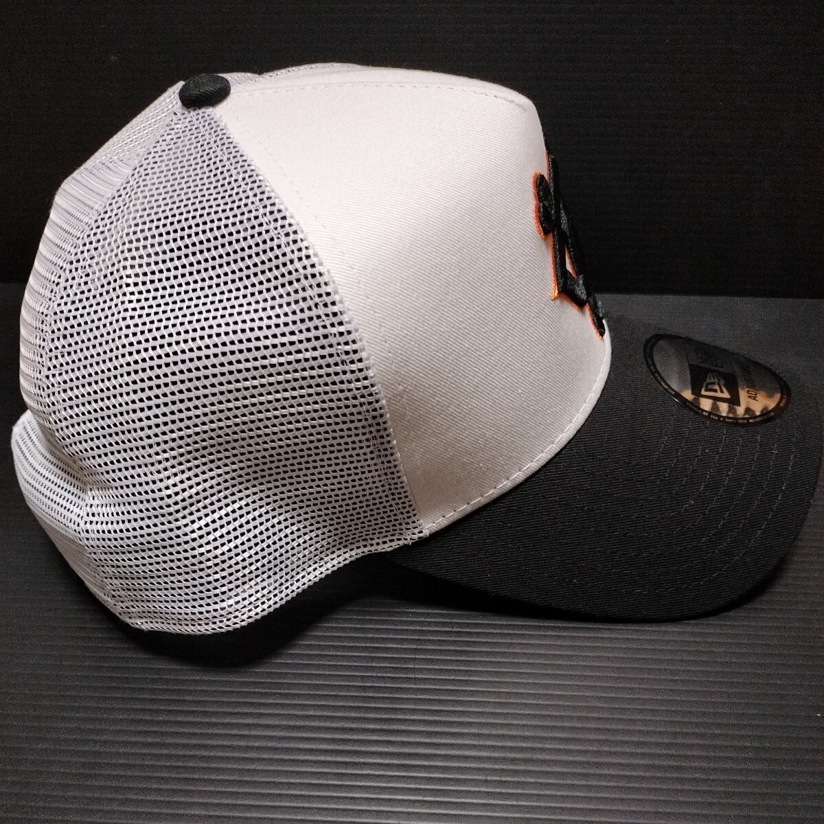 NEW ERA「ジャイアンツ メッシュ キャップ」帽子 白/黒 巨人軍 NEW ERA「ジャイアンツ メッシュ キャップ」帽子 白/黒 巨人軍