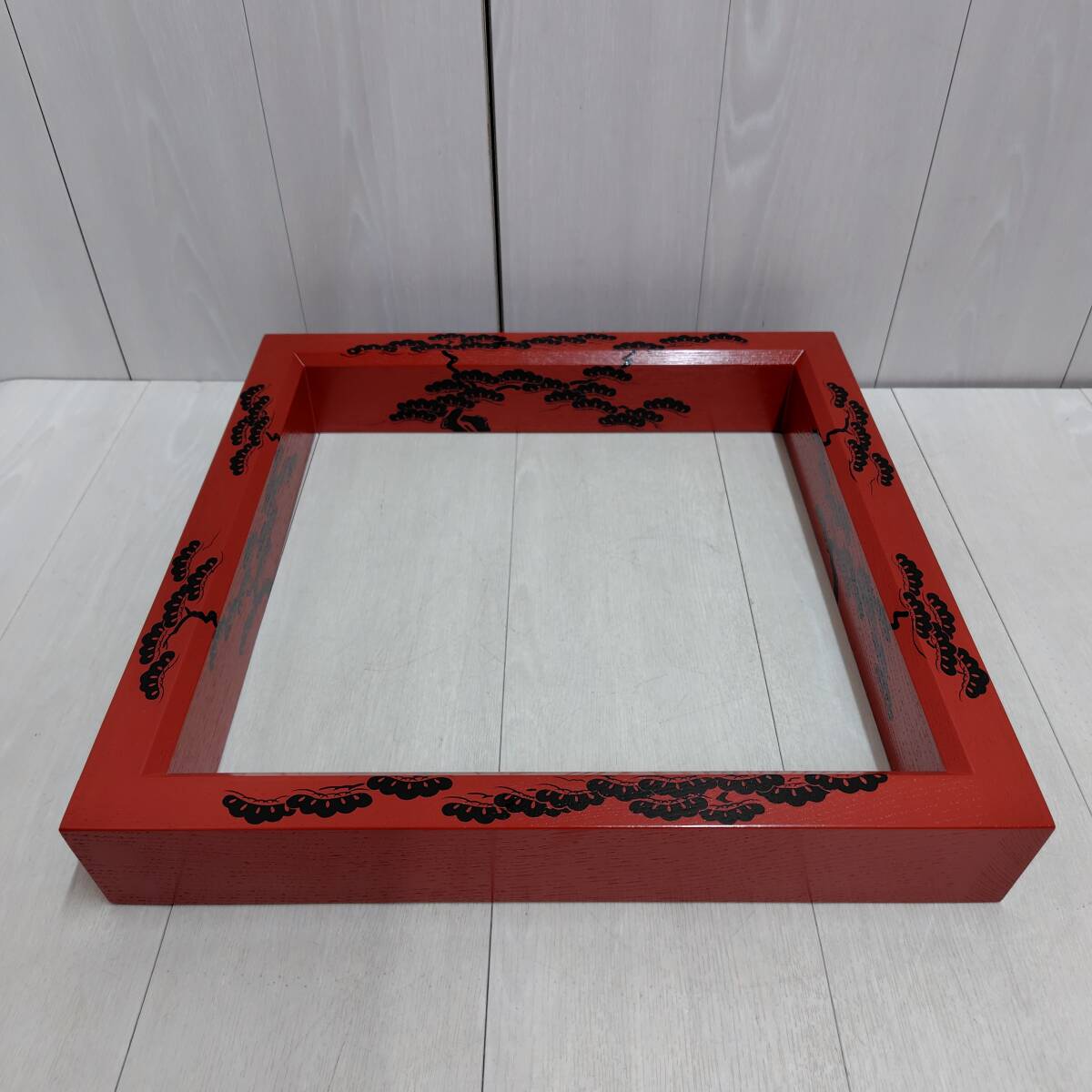 炉縁 柿合 朱塗り 黒 老松 紙箱 サイズ 42 5cm×42 5cm×高さ6 6cm 炉縁 柿合 朱塗り 黒 老松 紙箱 サイズ 42 5cm×42 5cm×高さ6 6cm
