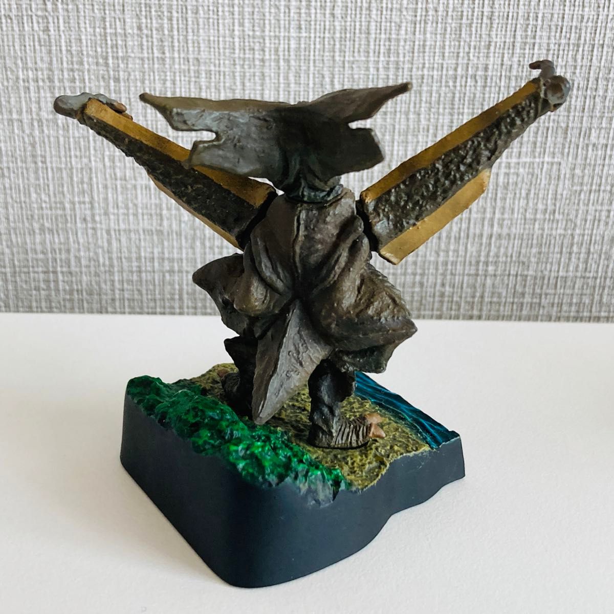 ウルトラ怪獣名鑑 ギエロン星獣 アギラ アロン|Yahoo!フリマ ウルトラ怪獣名鑑 ギエロン星獣 アギラ アロン|Yahoo!フリマ