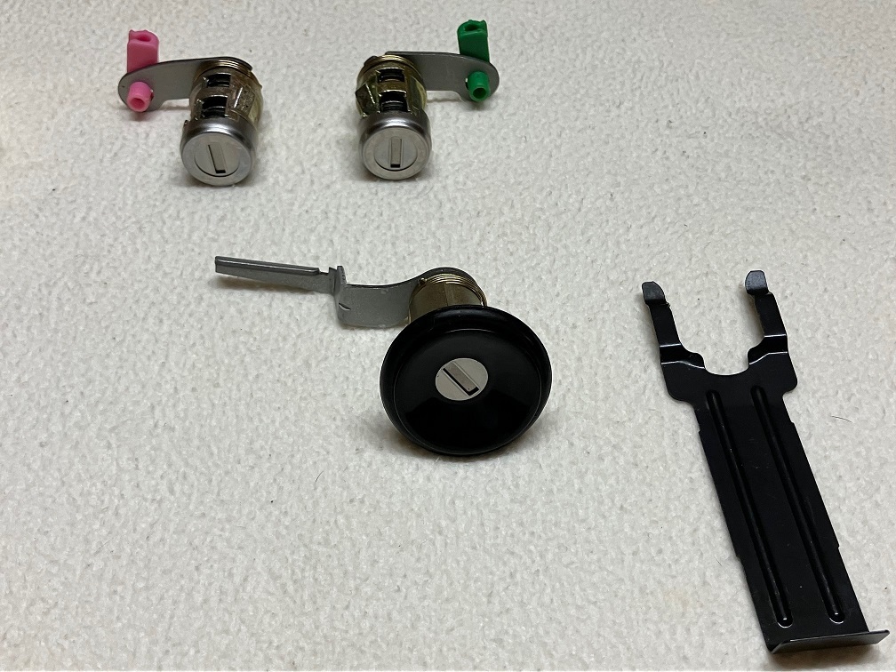 超希少 当時物 未使用 キーシリンダーセット スカイライン GT-R 超希少 当時物 未使用 キーシリンダーセット スカイライン GT-R