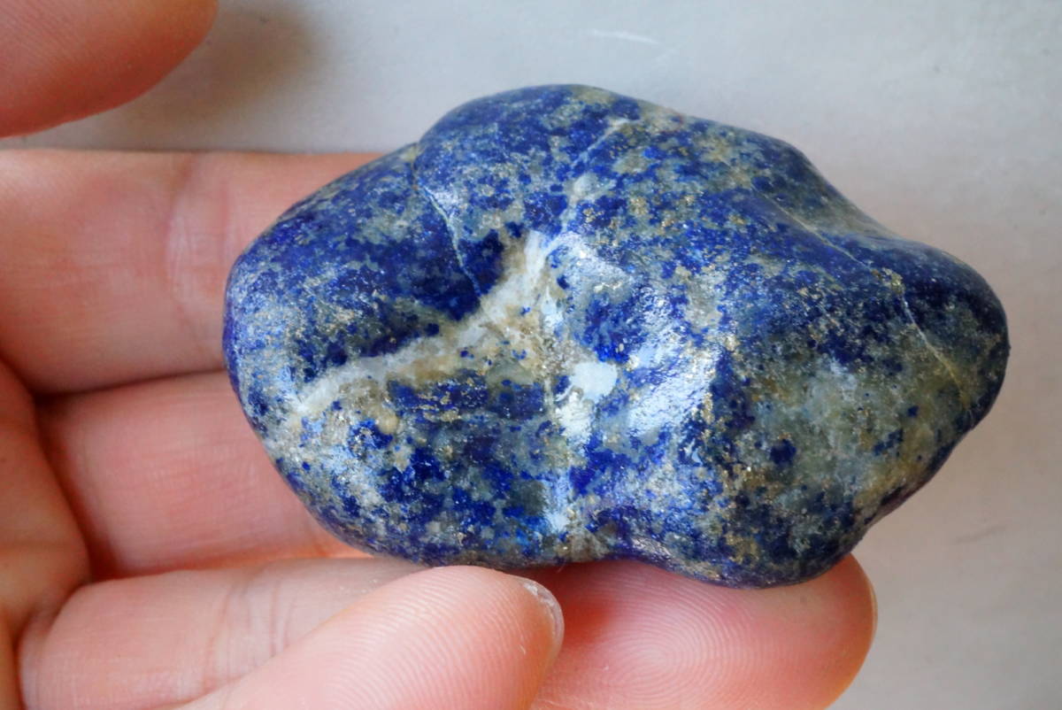 希少!昔の在庫なので上質品!藍色が綺麗な上質アフガニスタン産ラピスラズリ（ラピス）磨き原石/420ct