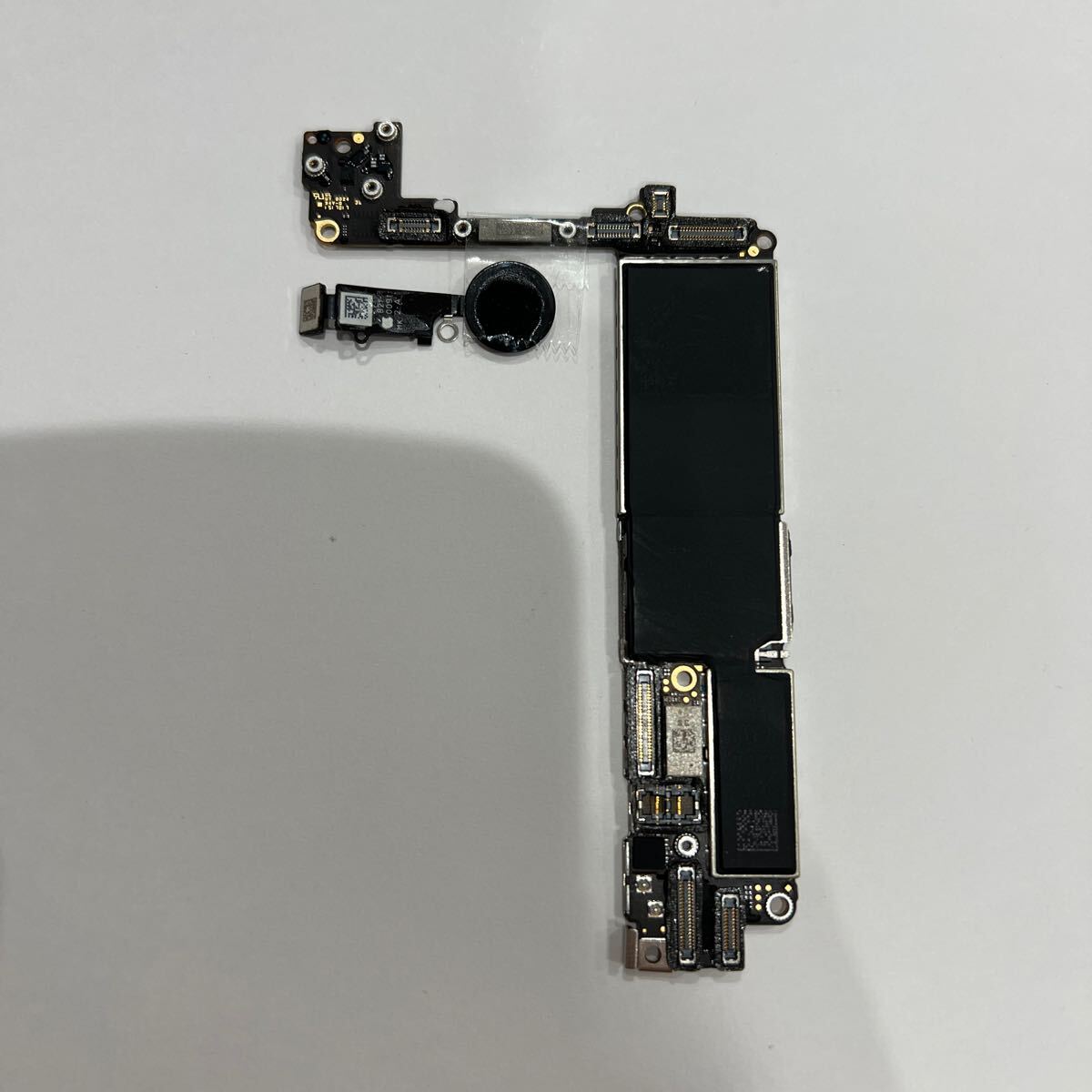 iPhone 7 32GB logic board motherboard Junk start-up possibility 3