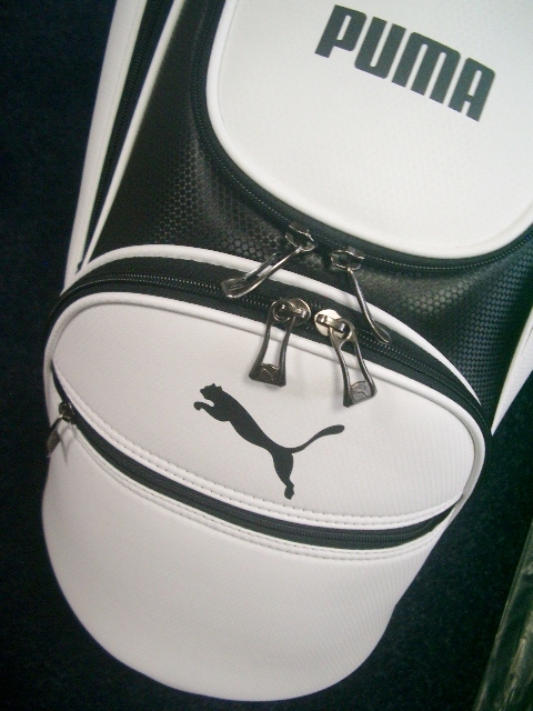今だけの限定セール 未使用PUMA プーマアクティブ・モデル取っ手付合皮レザー白黒 プーマ