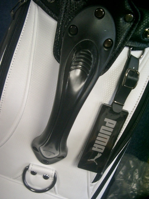未使用PUMA プーマアクティブ・モデル取っ手付合皮レザー白黒 未使用PUMA プーマアクティブ・モデル取っ手付合皮レザー白黒