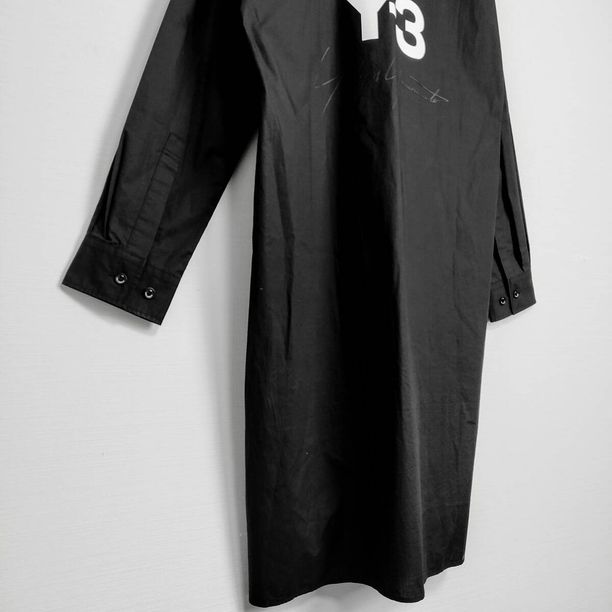人気デザイン】Y-3 ワイスリー☆バックロゴ付ロングシャツ BLACK 人気デザイン】Y-3 ワイスリー☆バックロゴ付ロングシャツ BLACK