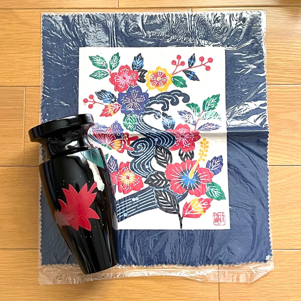 琉球漆器 一輪挿し 梯梧の花 花瓶 琉球紅型 びんがた 沖縄 琉球漆器 一輪挿し 梯梧の花 花瓶 琉球紅型 びんがた 沖縄