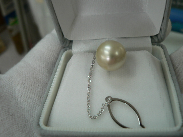 【 大感謝セール】 美品　中古　K14WG　南洋真珠　１２．３ミリ　タイピン 真珠
