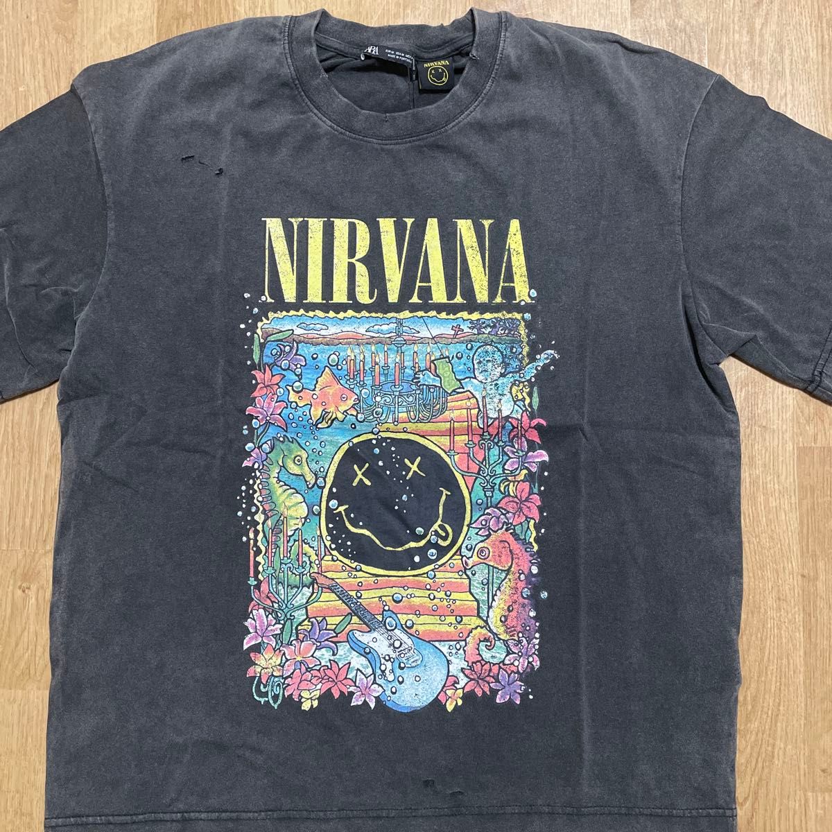 ZARA NIRVANA ニルヴァーナ Tシャツ Mサイズ 新品未使用 タグ ZARA NIRVANA ニルヴァーナ Tシャツ Mサイズ 新品未使用 タグ