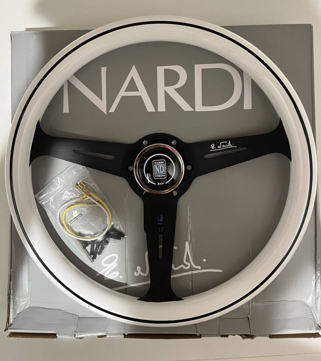 ナルディ白黒 NARDI ナルディ ステアリング クラシック ウッド ナルディ白黒 NARDI ナルディ ステアリング クラシック ウッド