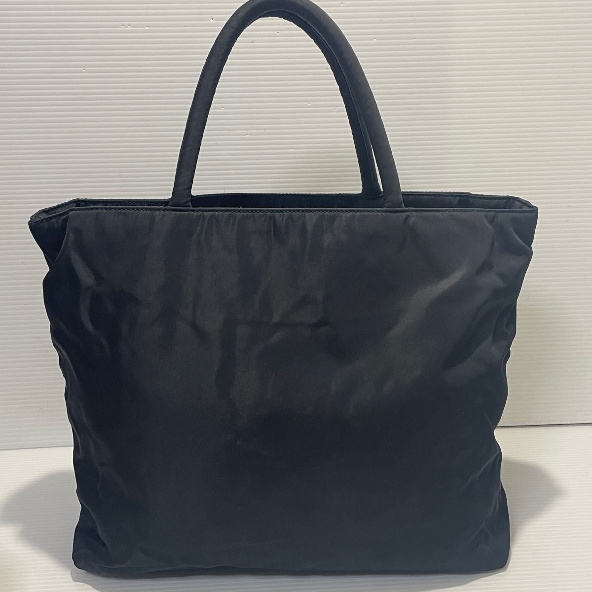 極上美品 PRADA プラダ ナイロン トートバッグゴールド三角 極上美品 PRADA プラダ ナイロン トートバッグゴールド三角