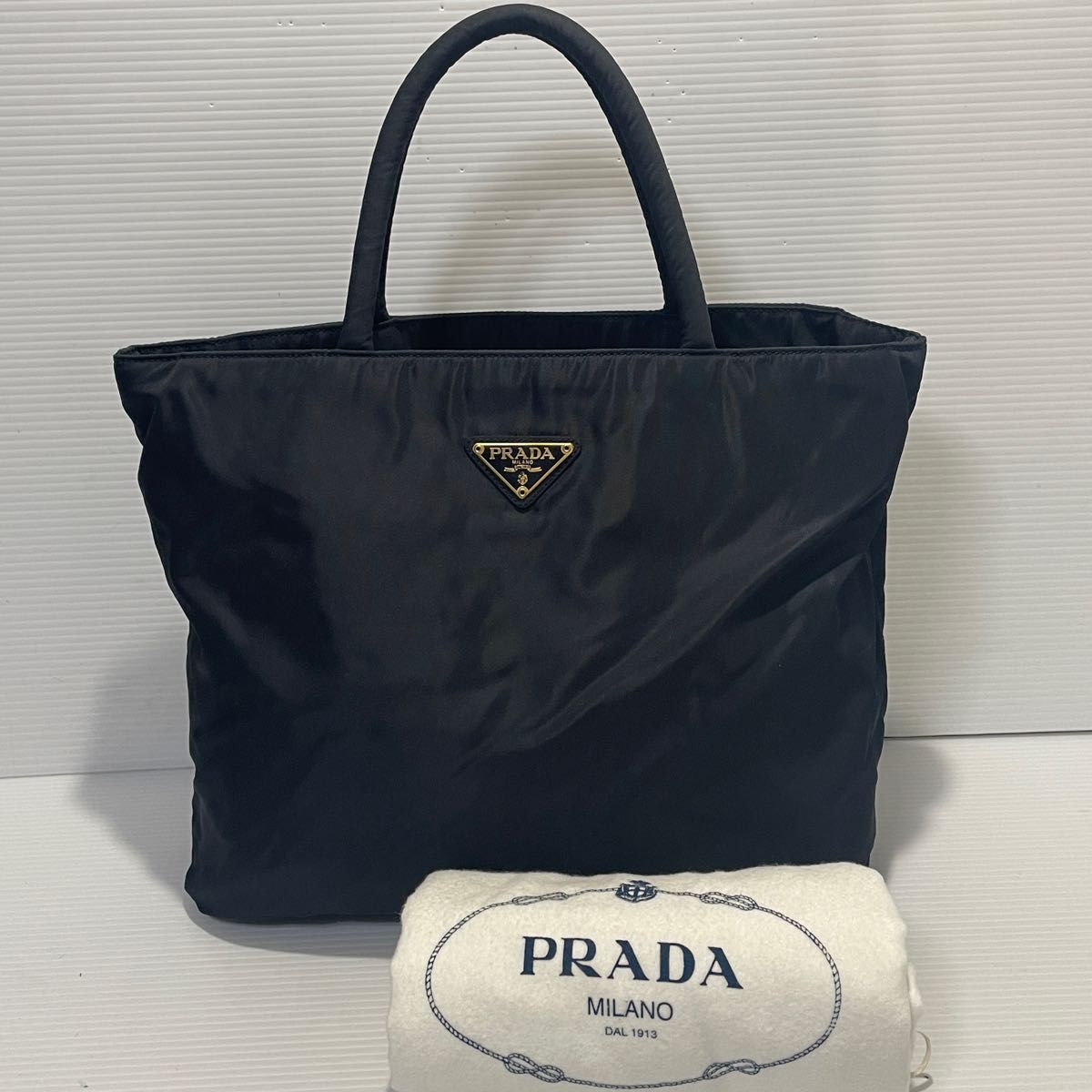 極上美品 PRADA プラダ ナイロン トートバッグゴールド三角 極上美品 PRADA プラダ ナイロン トートバッグゴールド三角