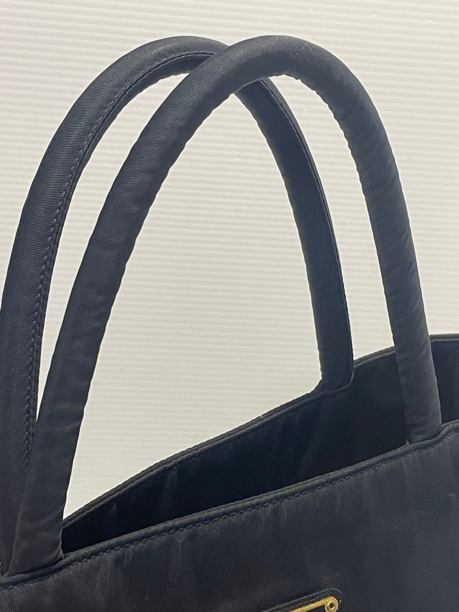 極上美品 PRADA プラダ ナイロン トートバッグゴールド三角 極上美品 PRADA プラダ ナイロン トートバッグゴールド三角