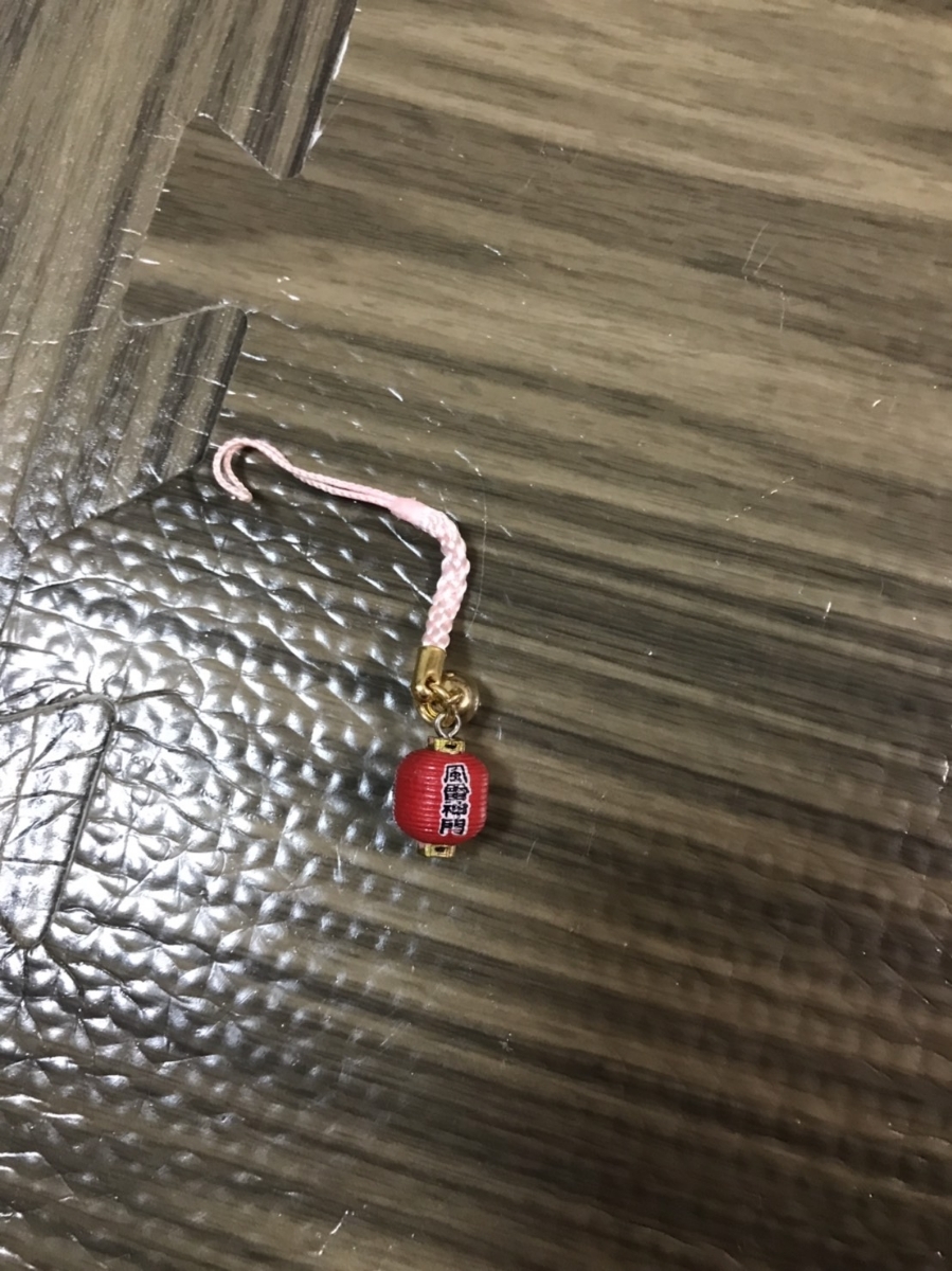  брелок для ключа цепочка для ключей Tokyo .. красный цвет колокольчик имеется 