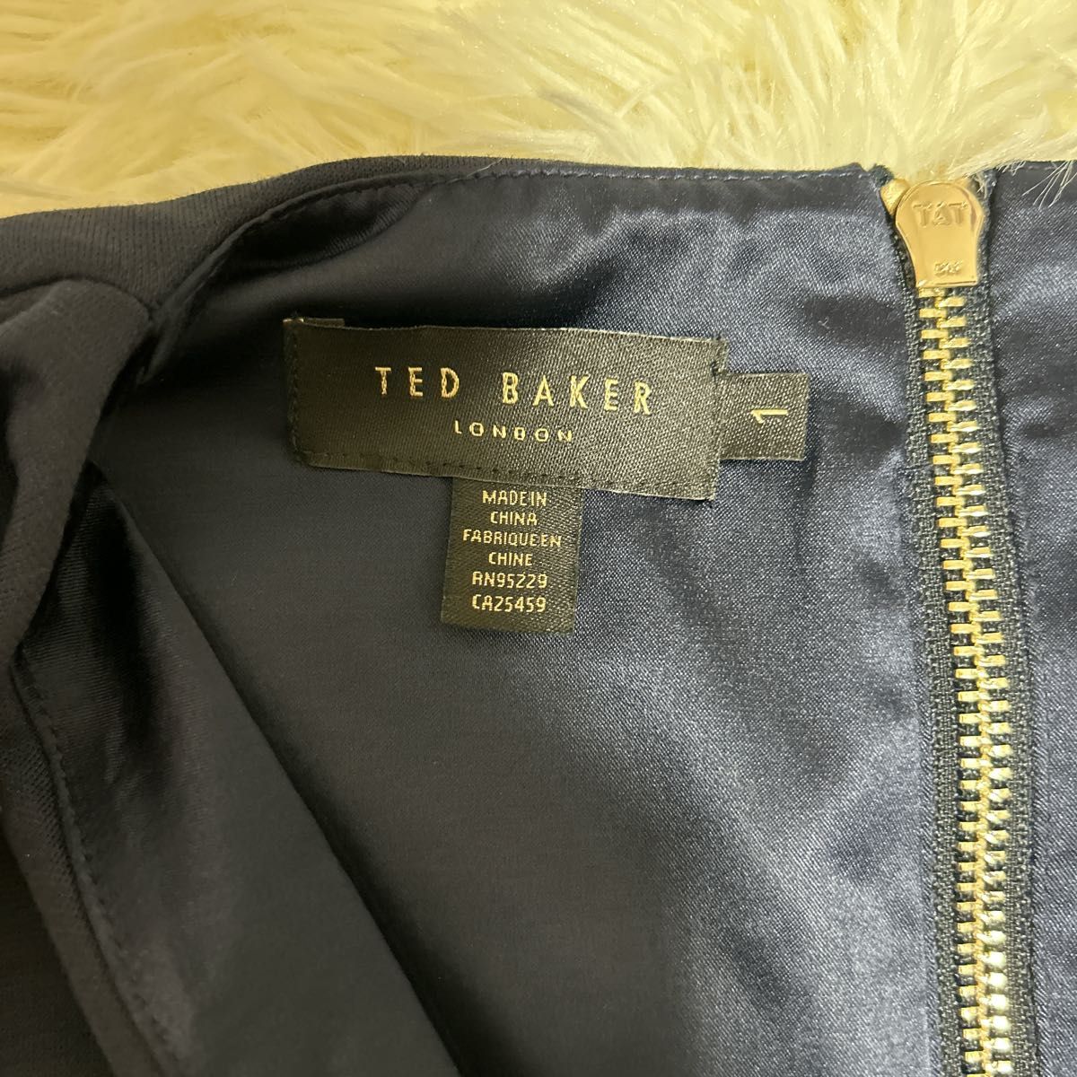美品】Ted Baker テッドベイカー 紺色 タイガー ワンピース 美品】Ted Baker テッドベイカー 紺色 タイガー ワンピース