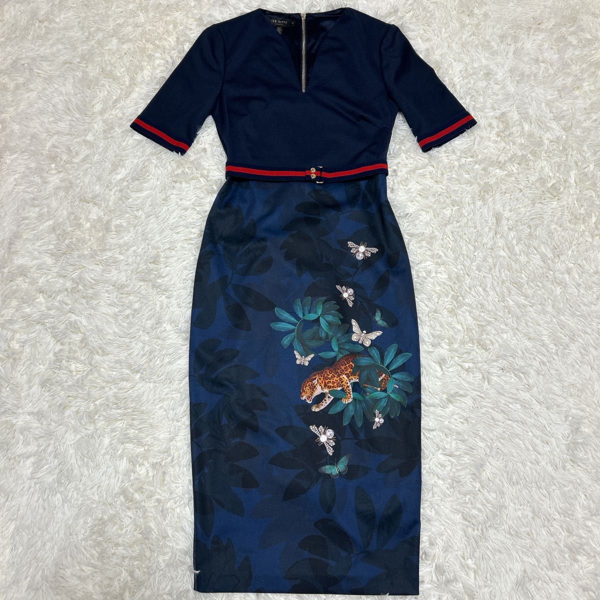 美品】Ted Baker テッドベイカー 紺色 タイガー ワンピース 美品】Ted Baker テッドベイカー 紺色 タイガー ワンピース