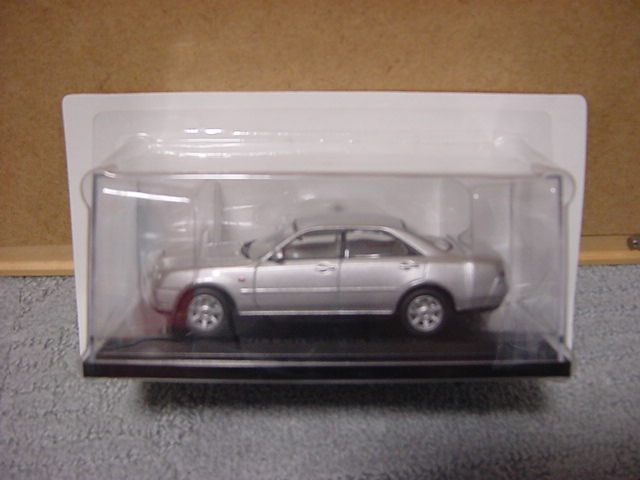  domestic production famous car collection 1/43 no. 95 number Nissan Gloria (2001)