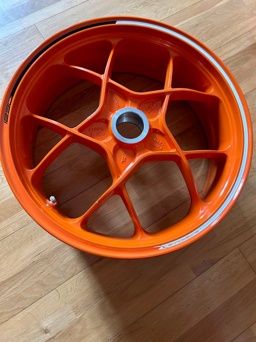 1290 Super Duke KTM Gen1 0純正ホイール(リヤ)|Yahoo!フリマ 1290 Super Duke KTM Gen1 0純正ホイール(リヤ)|Yahoo!フリマ