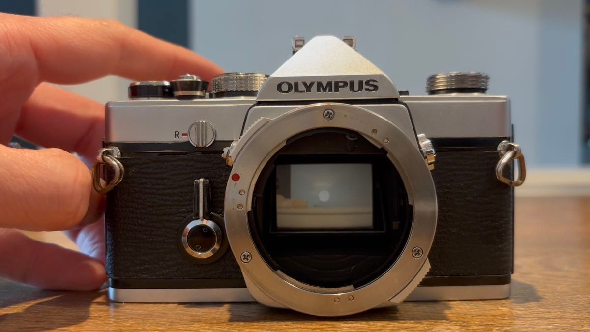 OLYMPUS オリンパス OM-1 シルバー ジャンク品 革ケース付きフィルム一眼レフ レトロカメラ クラシックカメラ