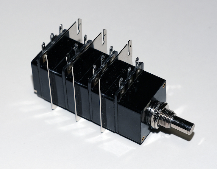 Yahoo!オークション - 東京光音電波 4連ボリューム 4CP-2508-S A50KΩ Yahoo!オークション - 東京光音電波 4連ボリューム 4CP-2508-S A50KΩ