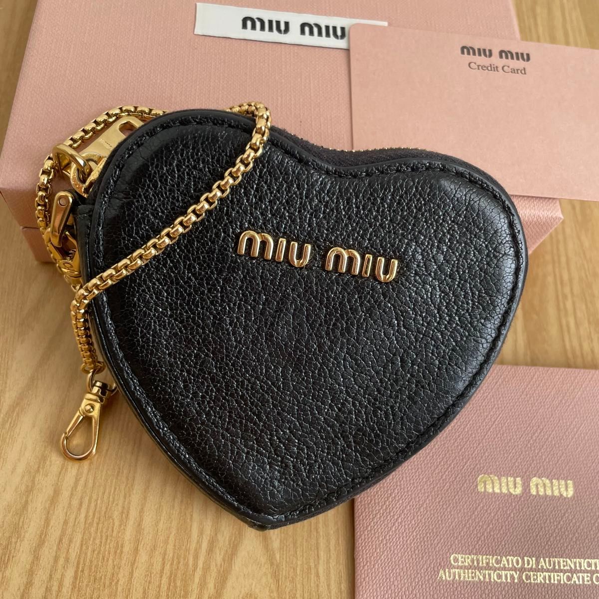 美品 miumiuミュウミュウ ハートコインケース 小銭入れ キー 美品 miumiuミュウミュウ ハートコインケース 小銭入れ キー