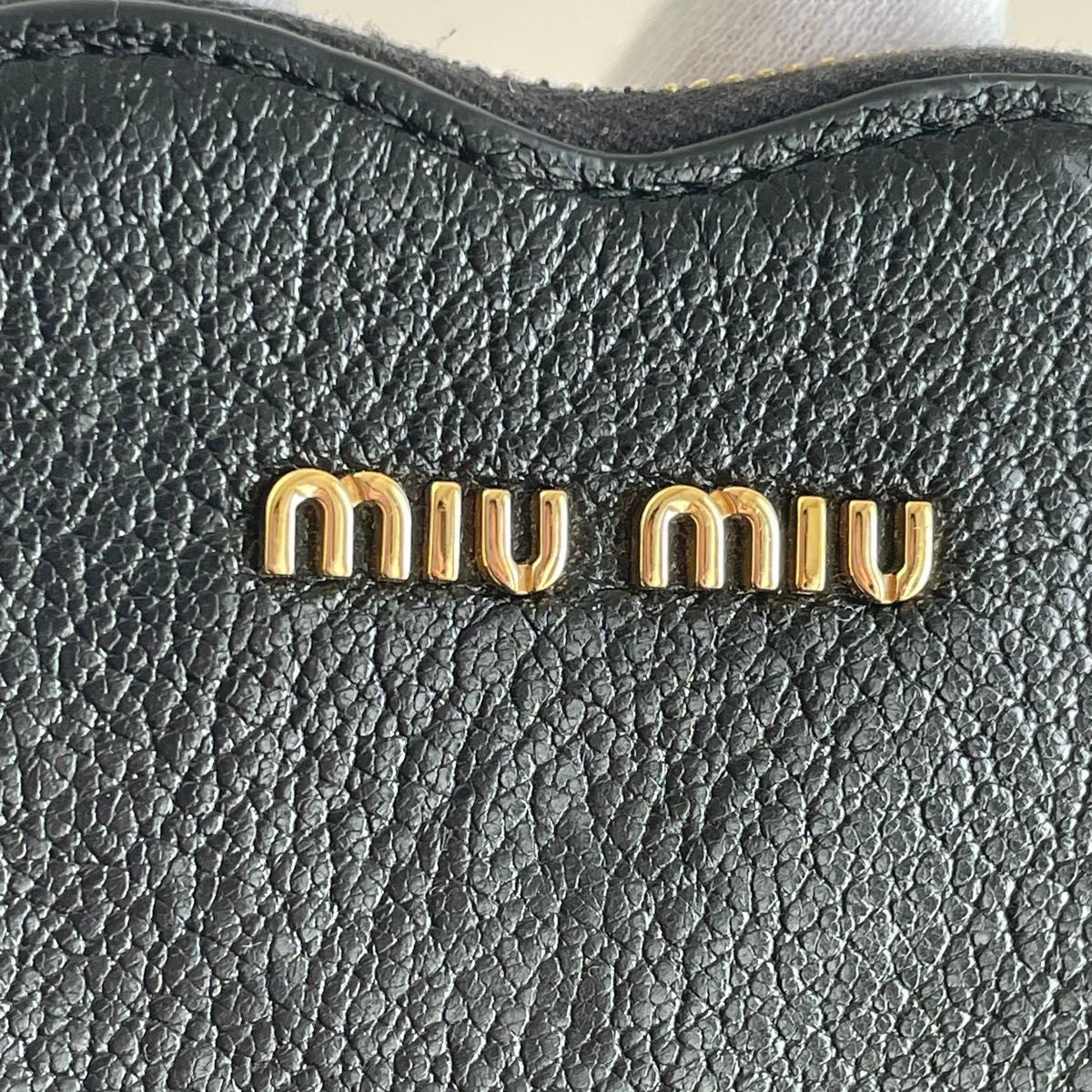 美品 miumiuミュウミュウ ハートコインケース 小銭入れ キー 美品 miumiuミュウミュウ ハートコインケース 小銭入れ キー