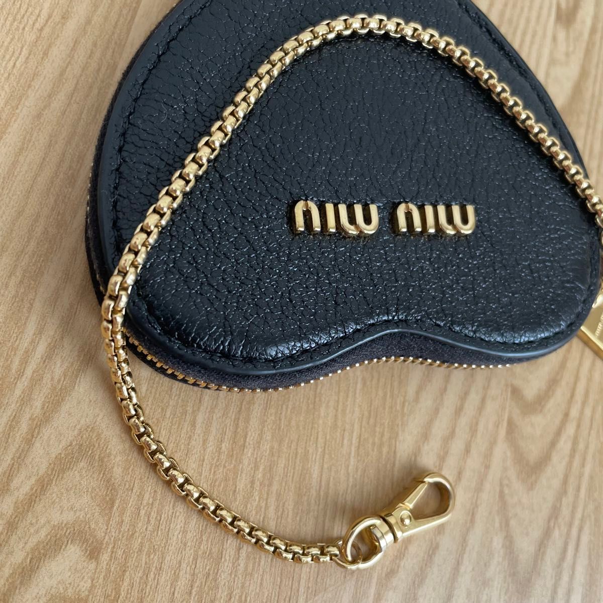 美品 miumiuミュウミュウ ハートコインケース 小銭入れ キー 美品 miumiuミュウミュウ ハートコインケース 小銭入れ キー
