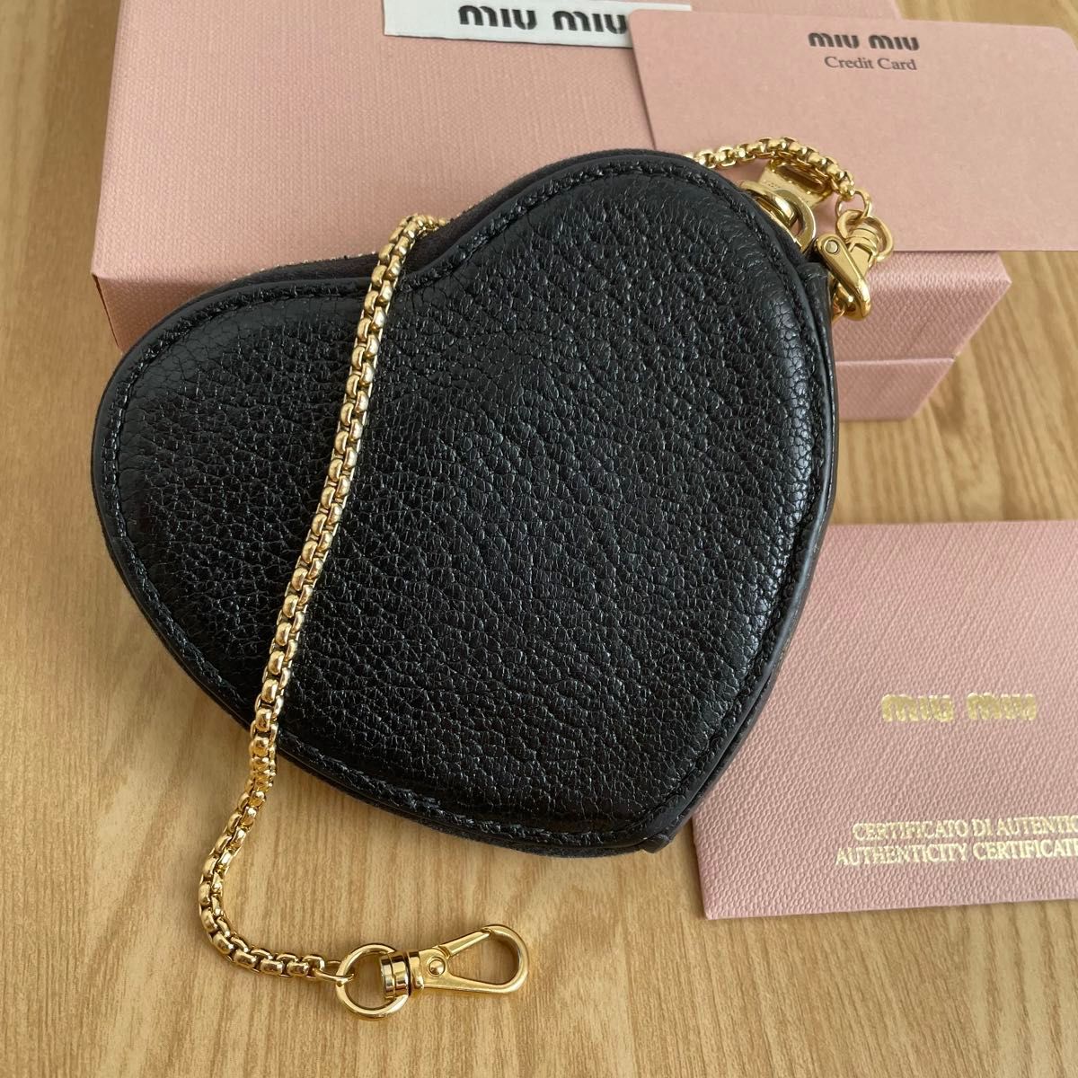 美品 miumiuミュウミュウ ハートコインケース 小銭入れ キー 美品 miumiuミュウミュウ ハートコインケース 小銭入れ キー