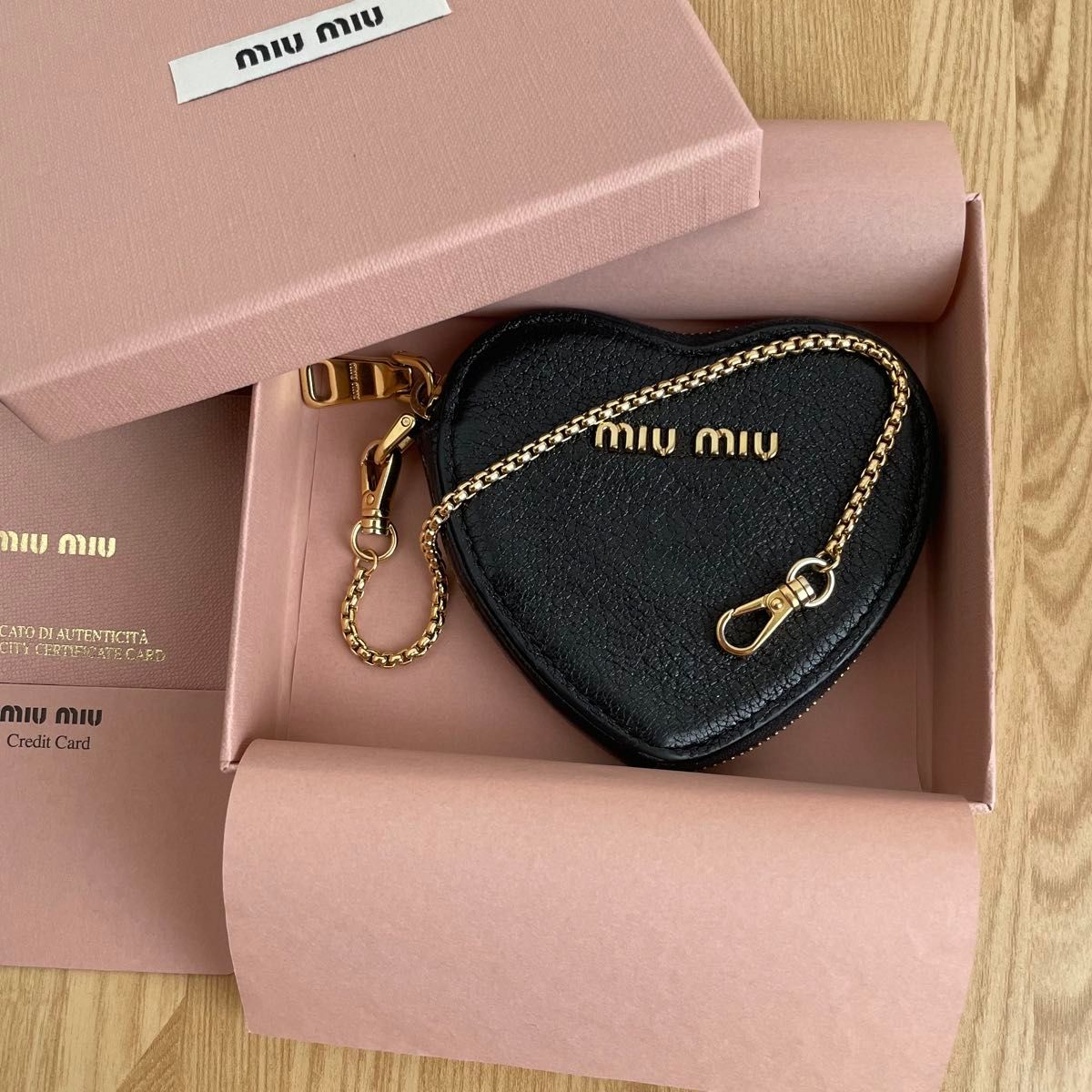 美品 miumiuミュウミュウ ハートコインケース 小銭入れ キー 美品 miumiuミュウミュウ ハートコインケース 小銭入れ キー