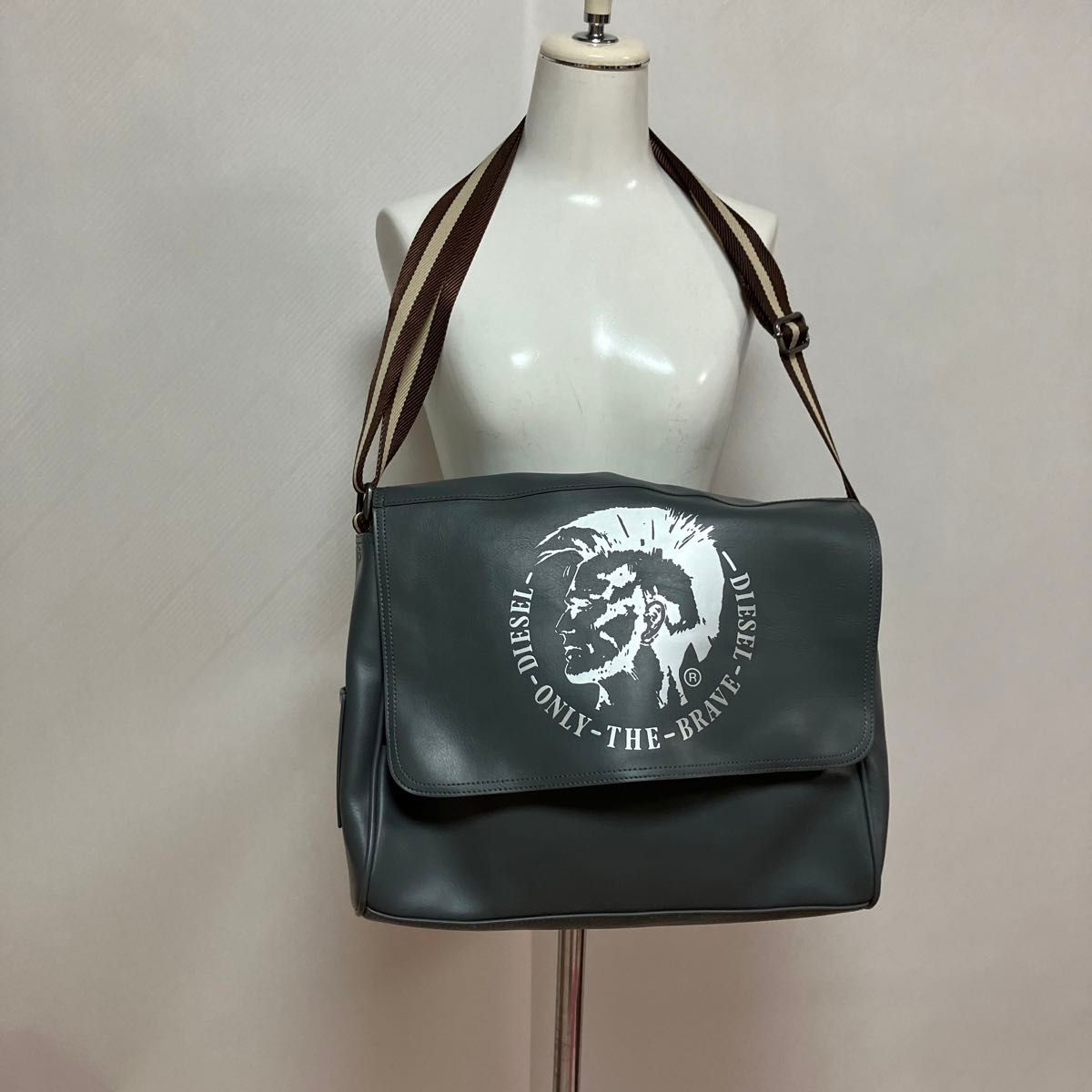 新品 未使用品 ディーゼル ショルダーバッグ ブレイブマン 新品 未使用品 ディーゼル ショルダーバッグ ブレイブマン