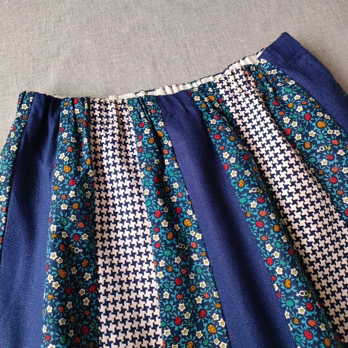 古着 ロングスカート マキシ丈 パッチワーク ウエストゴム 小花 古着 ロングスカート マキシ丈 パッチワーク ウエストゴム 小花