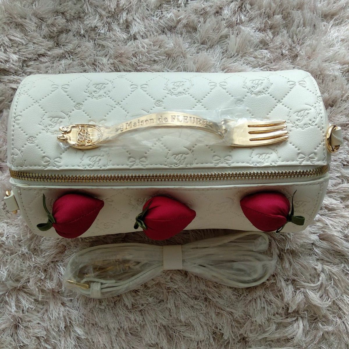 Maison de FLEUR モノグラムロールケーキショルダーバッグ Maison de FLEUR モノグラムロールケーキショルダーバッグ