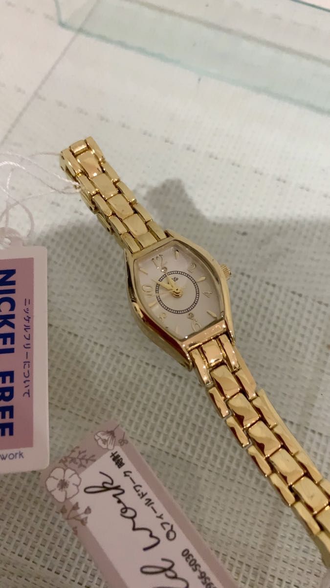 【新品未使用タグ付き】フィールドワーク　腕時計 クォーツ コレクション ファッション時計　稼働品　レディース　イエローゴールド
