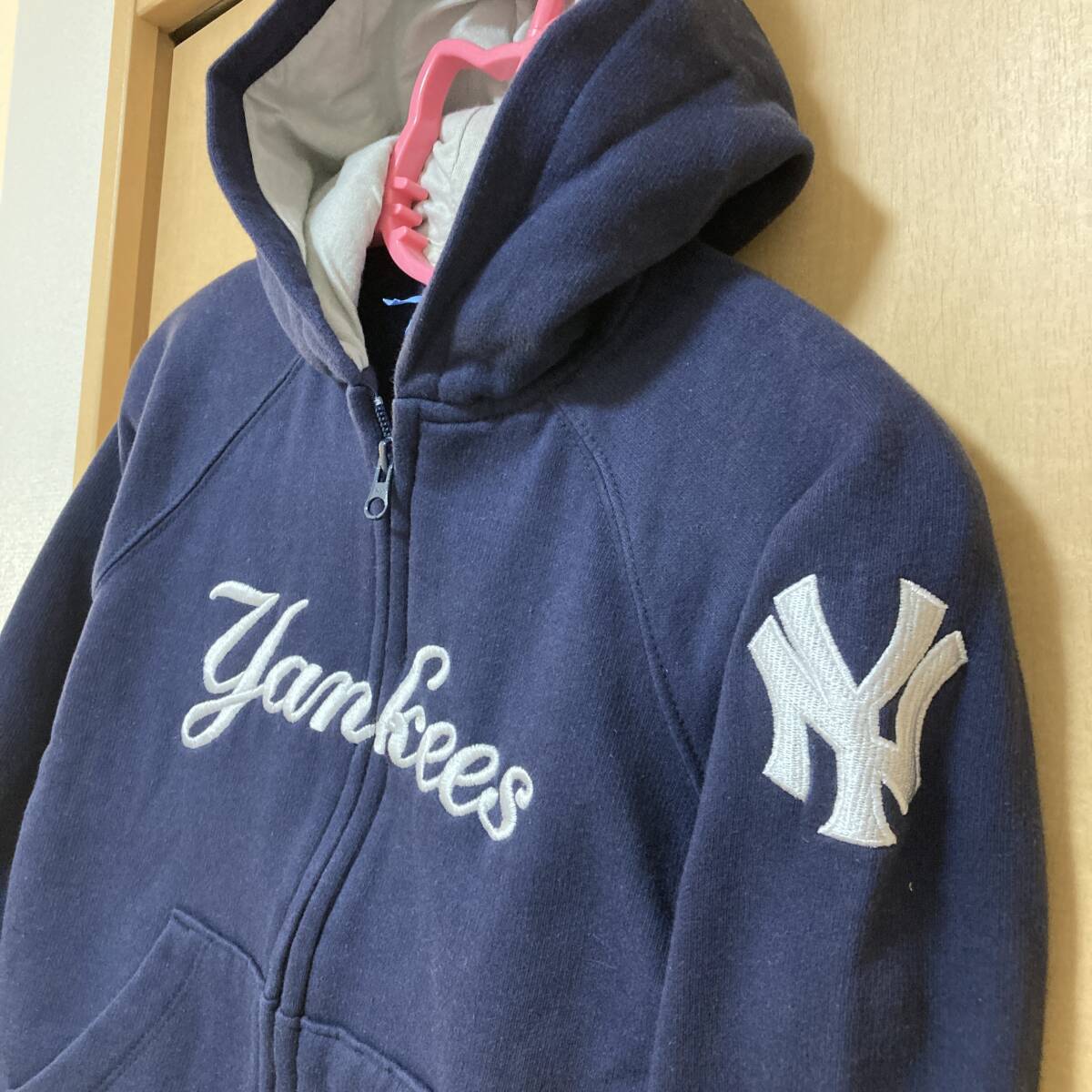 Majestic社製 NY Yankees 公式 刺繍 クリーニング済み保管 キッズ 7歳 115cm~125cm ニューヨーク ヤンキース 夏クーラー対策 キャンプ