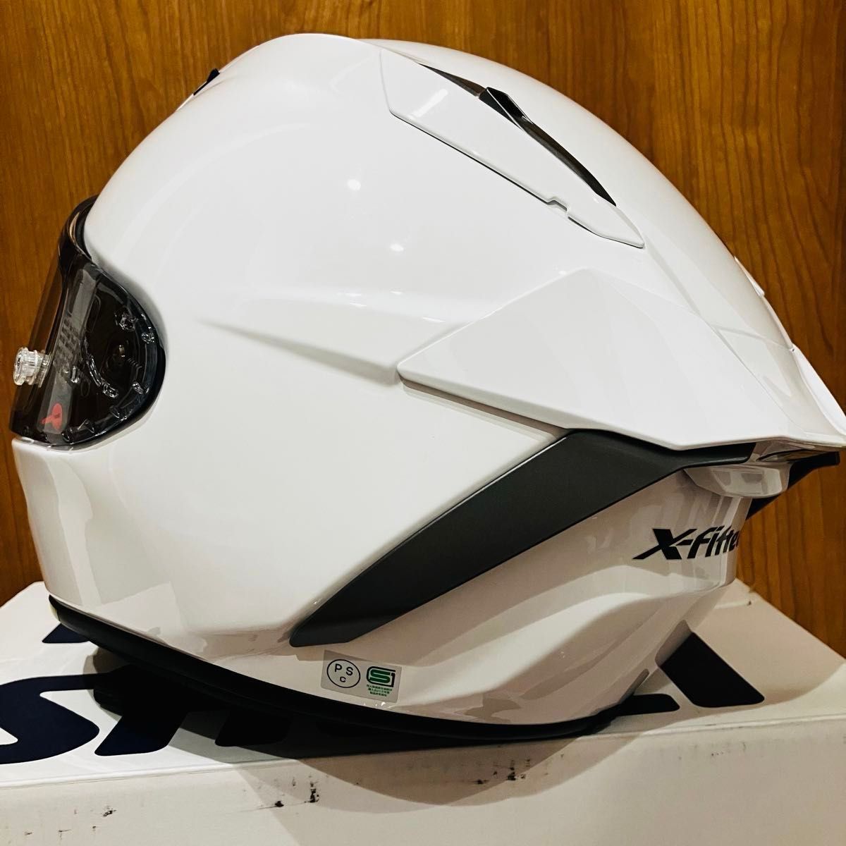 使用僅か SHOEI X-Fifteen(X-15) ホワイト Lサイズ 付属品有り 使用僅か SHOEI X-Fifteen(X-15) ホワイト Lサイズ 付属品有り