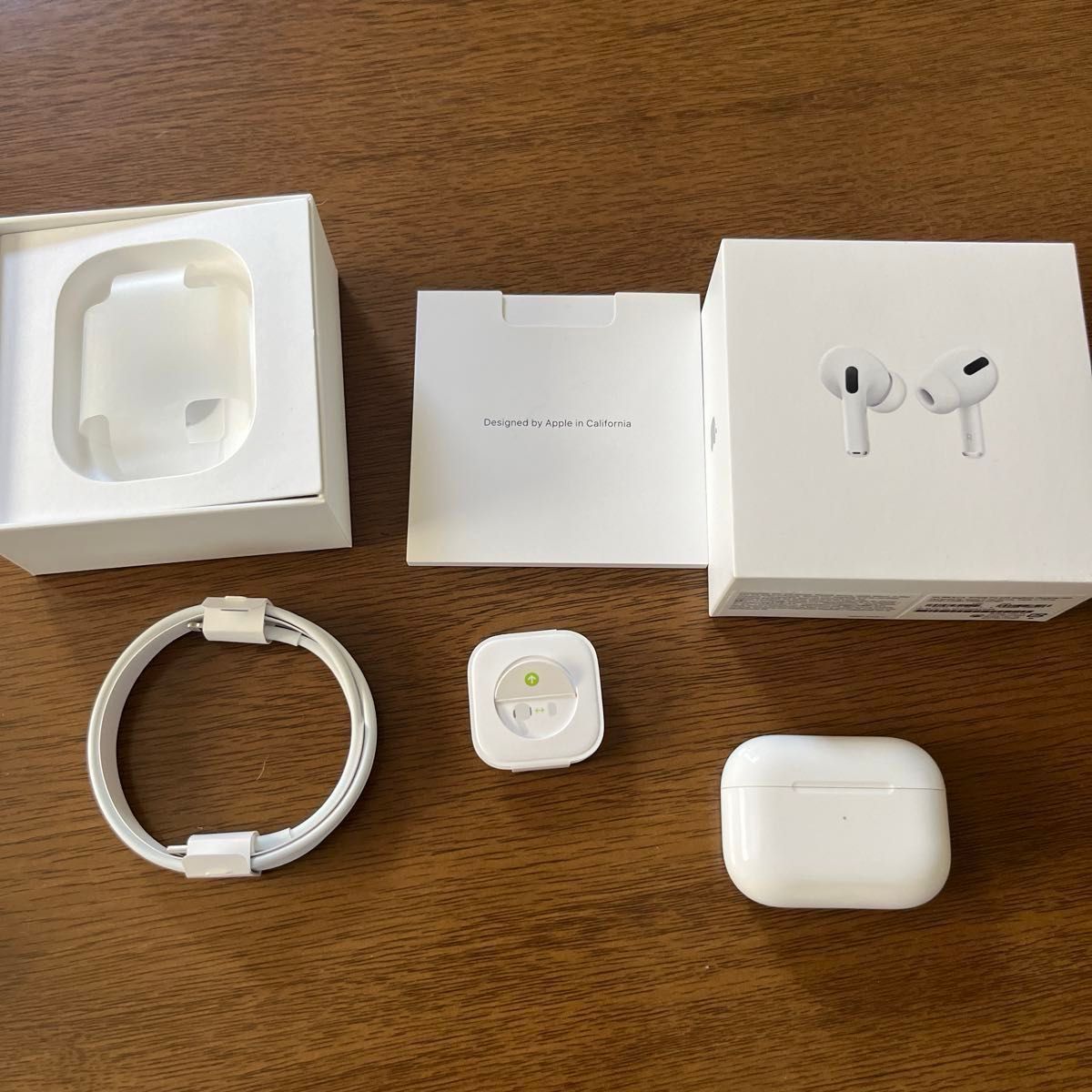 AirPods Pro 第1世代 mega safe対応 充電ケース 箱 付属品のみ AirPods Pro 第1世代 mega safe対応 充電ケース 箱 付属品のみ