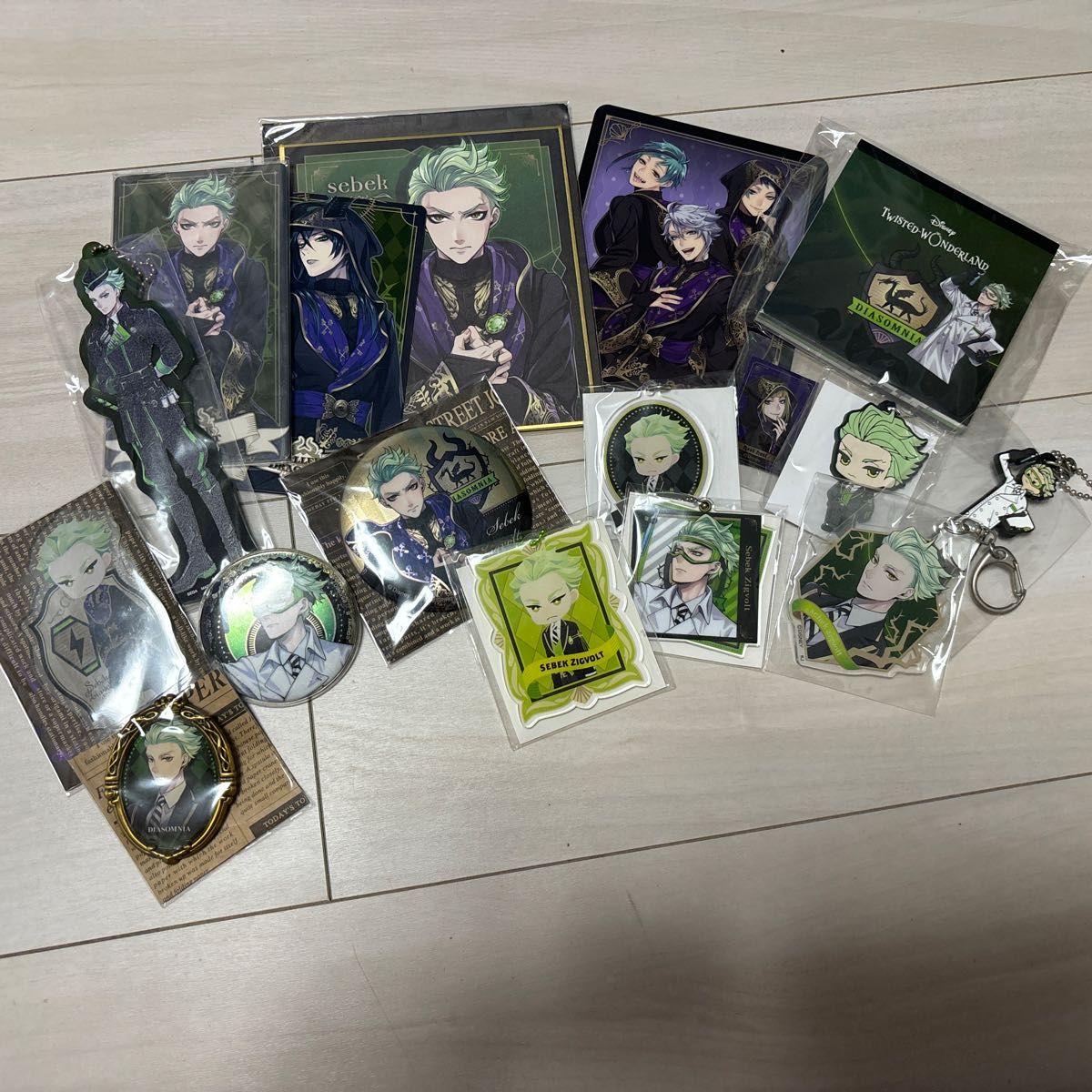 ツイステッドワンダーランド ツイステ ツイステグッズまとめ売り ツイステッドワンダーランド ツイステ ツイステグッズまとめ売り