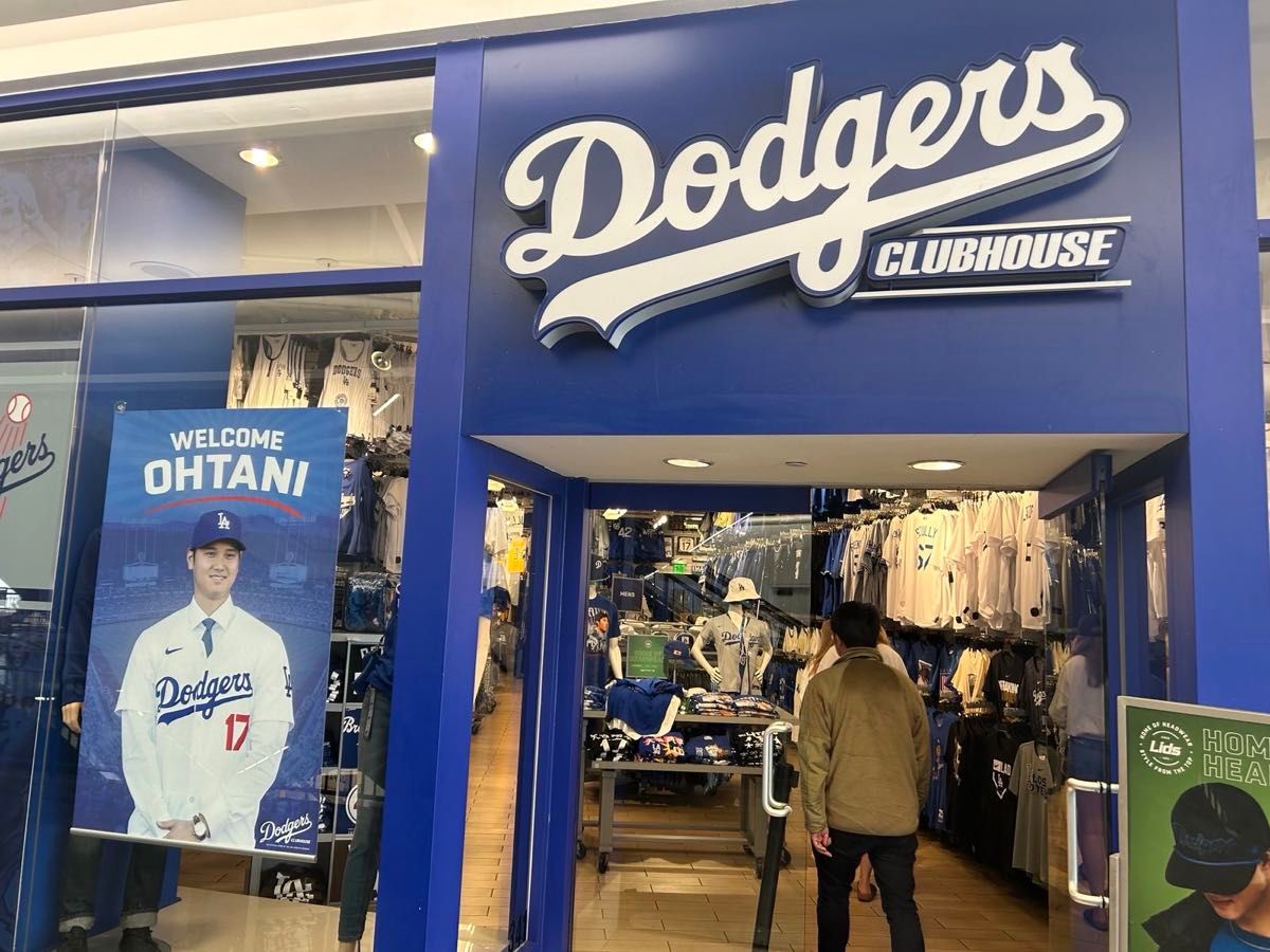 公式】大谷翔平 ドジャースユニフォーム(白色)サイン刺繍入り 公式】大谷翔平 ドジャースユニフォーム(白色)サイン刺繍入り