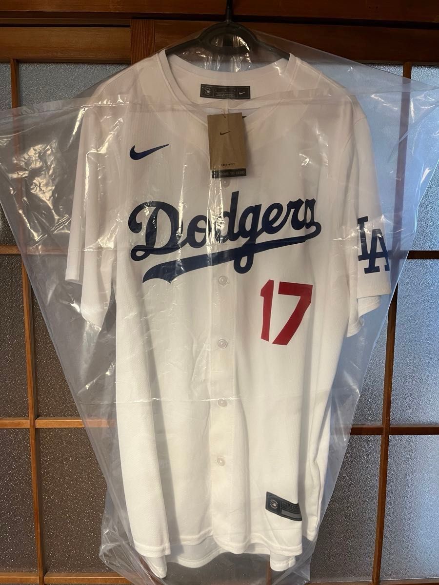 公式】大谷翔平 ドジャースユニフォーム(白色)サイン刺繍入り 公式】大谷翔平 ドジャースユニフォーム(白色)サイン刺繍入り