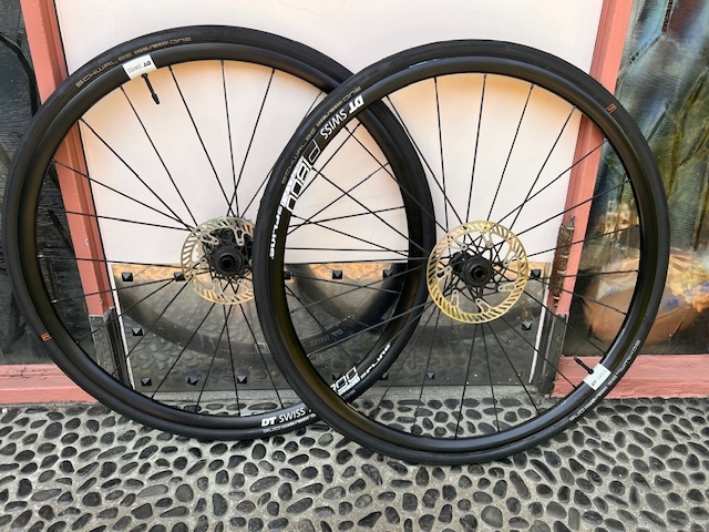 DT P1800 SPLINE ディスクローター アルテグラ 11sカセット シュワルベ チューブレスレディタイヤ付き