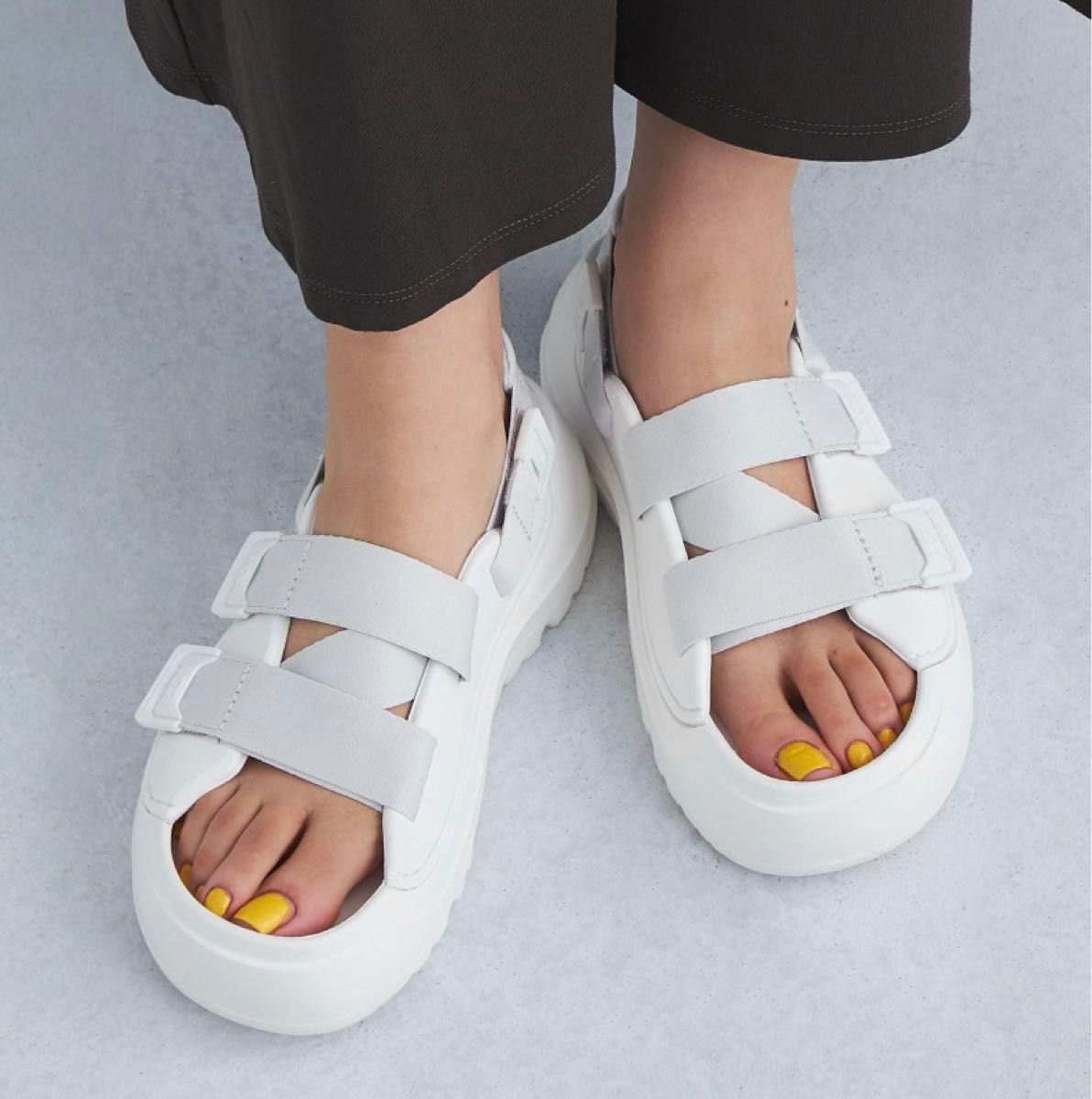 新品未使用UGG STRATUS サンダル【25センチ】|Yahoo!フリマ(旧 新品未使用UGG STRATUS サンダル【25センチ】|Yahoo!フリマ(旧