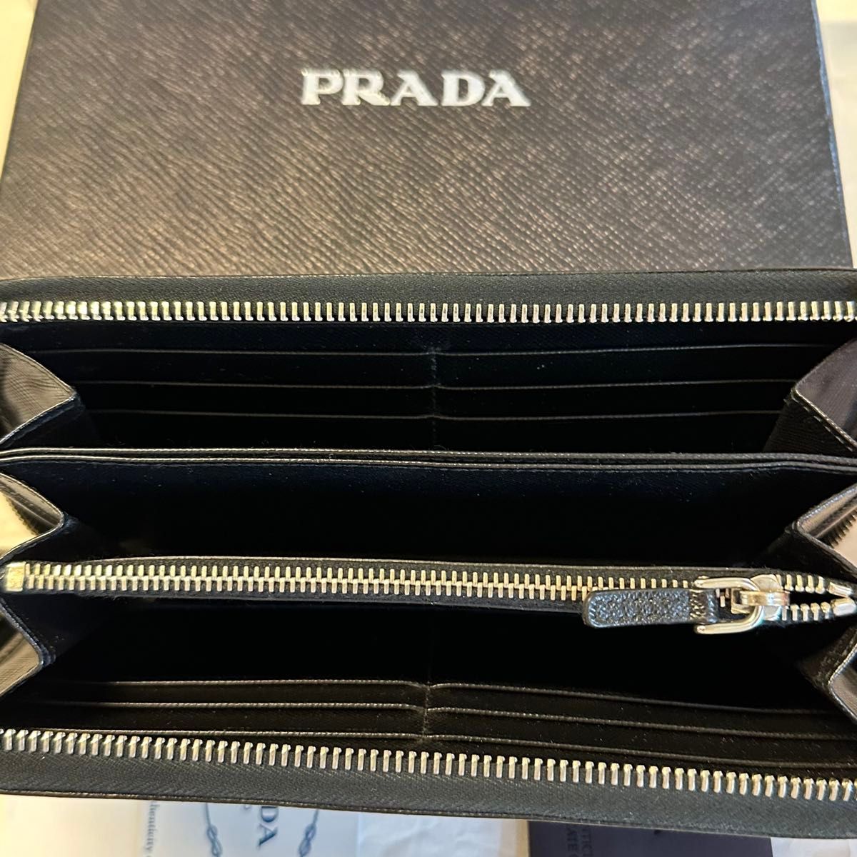 新品同様 プラダ PRADA 財布 長財布 サフィアーノ ラウンド 新品同様 プラダ PRADA 財布 長財布 サフィアーノ ラウンド