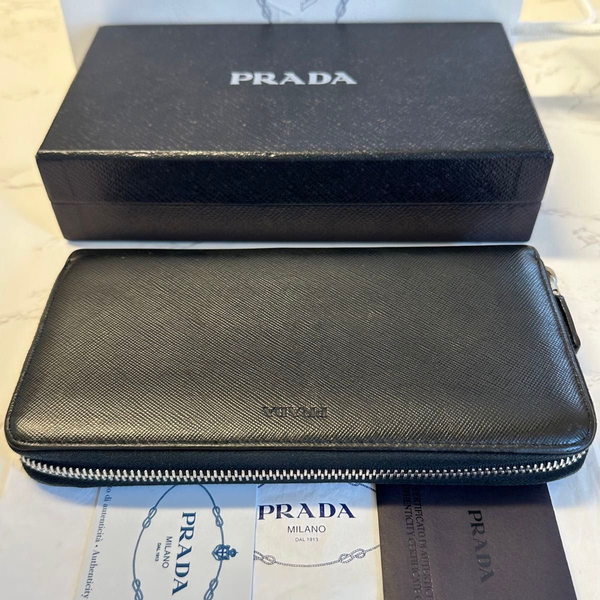 新品同様 プラダ PRADA 財布 長財布 サフィアーノ ラウンド 新品同様 プラダ PRADA 財布 長財布 サフィアーノ ラウンド