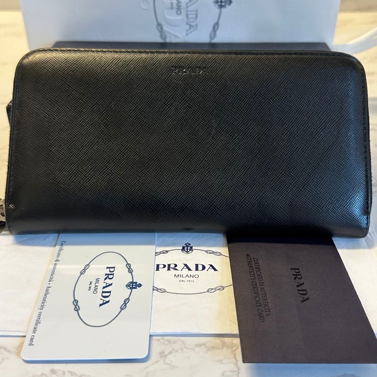 新品同様 プラダ PRADA 財布 長財布 サフィアーノ ラウンド 新品同様 プラダ PRADA 財布 長財布 サフィアーノ ラウンド