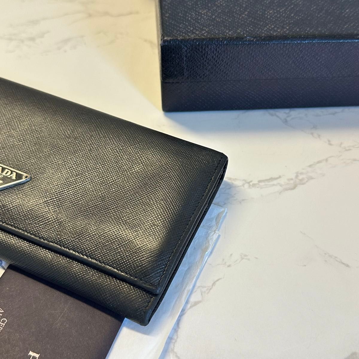 新品同様 プラダ PRADA 財布 二つ折り 長財布 サフィアーノ 三角 新品同様 プラダ PRADA 財布 二つ折り 長財布 サフィアーノ 三角